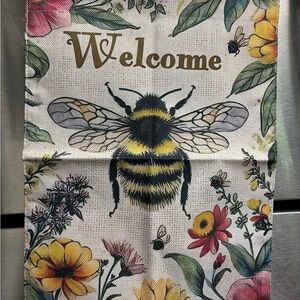 F6-2. Floral Bee Welcome Garden Flag